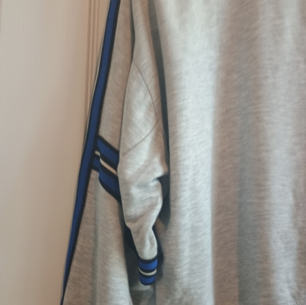 Express One Eleven Sweatshirt Super Duper Soft Size Large With Navy Stripe - Picture 9 of 13